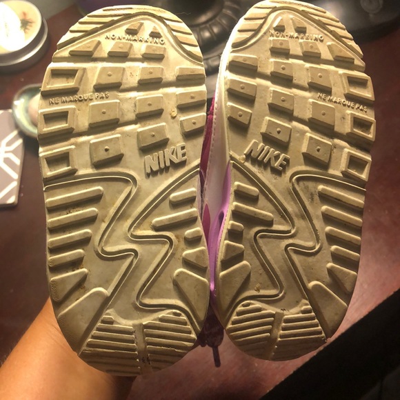 ⭐️🌈HOST PICK 🌈Nike little girl pink gym shoes⭐️ - Picture 6 of 6